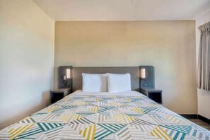 WiFi (無料)、ベッドシーツ