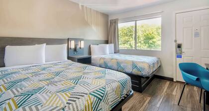 Motel 6 Russellville, AR