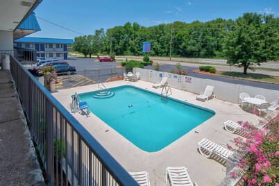Motel 6 Russellville, AR