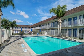 Outdoor pool - Motel 6 Lost Hills, CA (Lost Hills)
