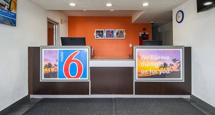 Motel 6 Lost Hills, CA