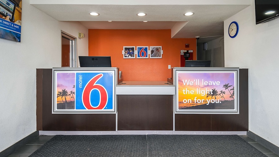 Motel 6 Lost Hills, CA