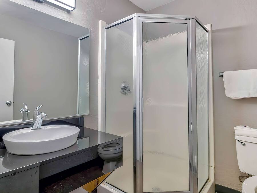 Shower, towels