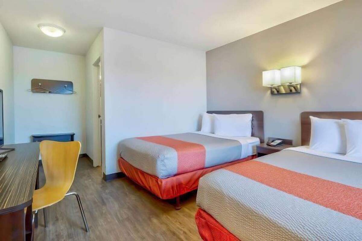 Kostenlose Babybetten, kostenloses WLAN, Bettwäsche