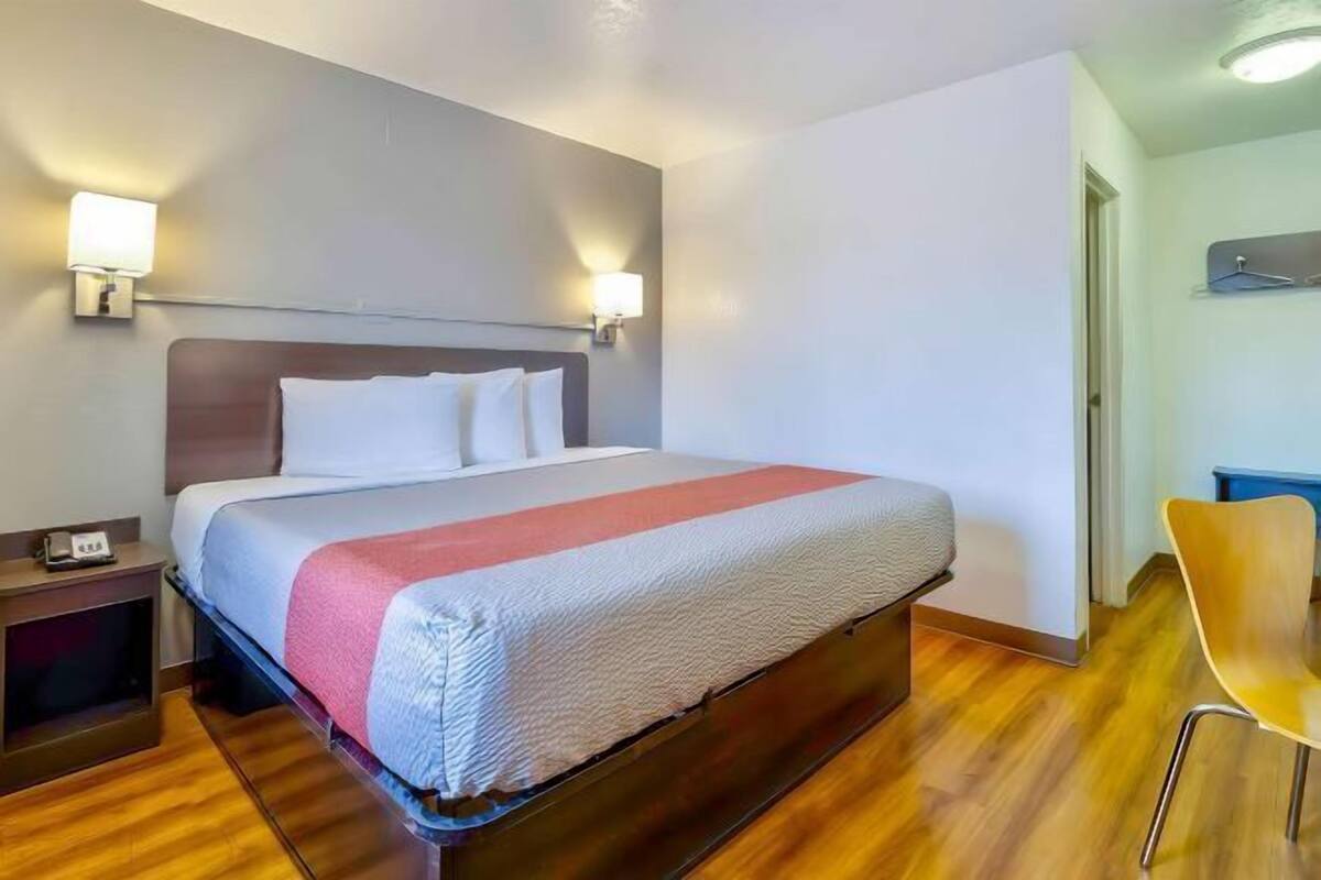 Kostenlose Babybetten, kostenloses WLAN, Bettwäsche