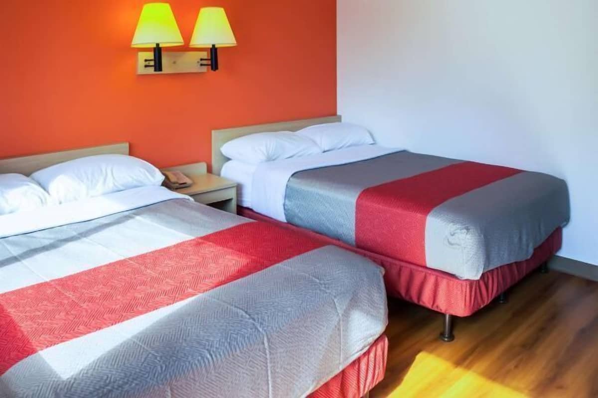 WiFi (free), bed sheets