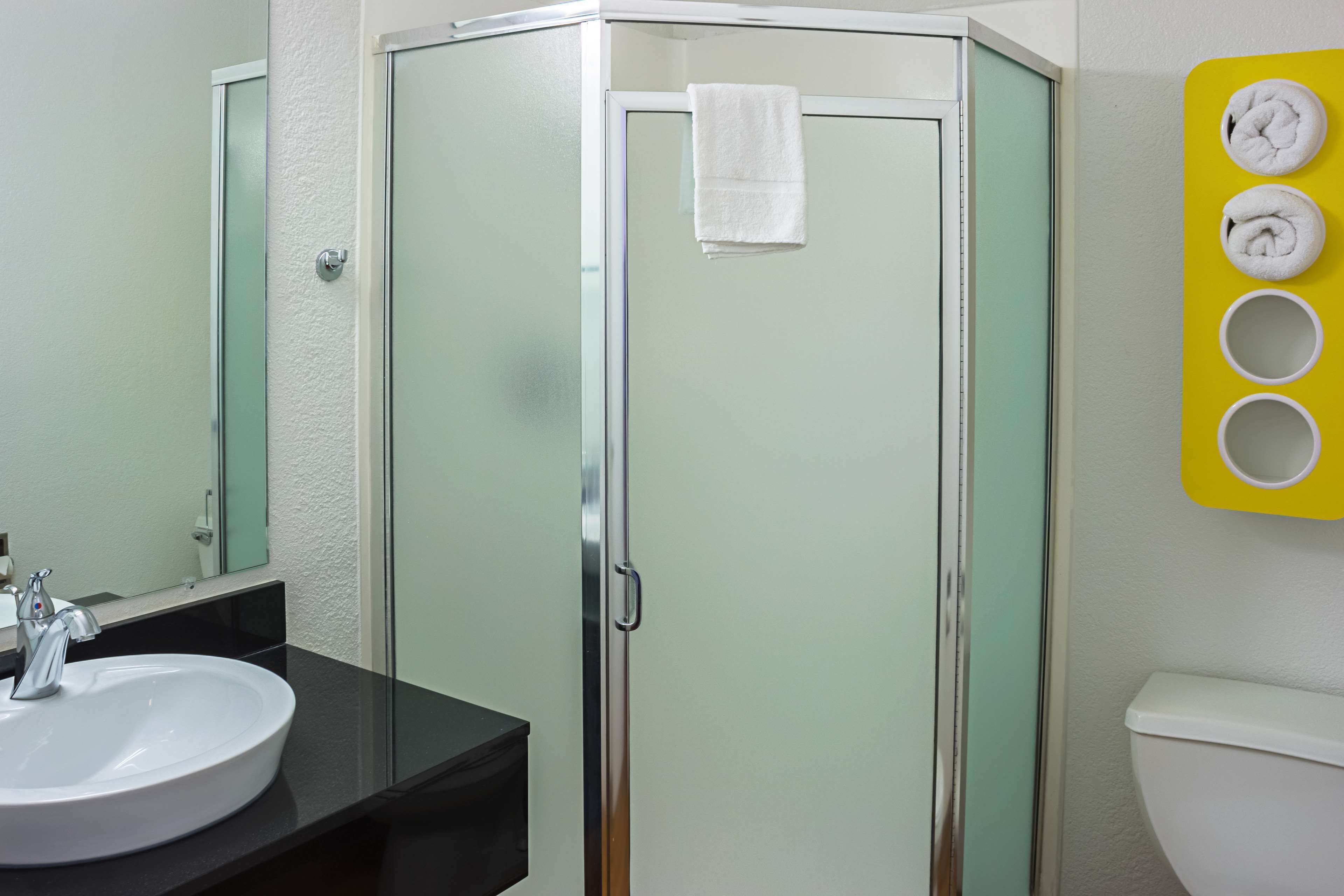 Ensemble douche/baignoire, serviettes fournies
