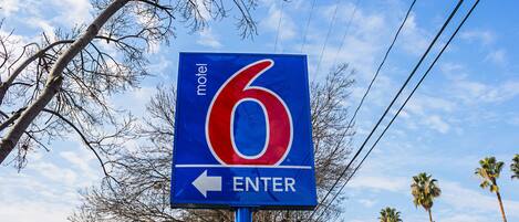 تفاصيل الفندق من الخارج