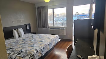 Free WiFi, bed sheets