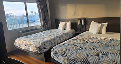 Super 8 by Wyndham Tracy