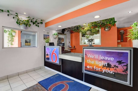 Réception. Motel 6 King City, CA