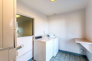 Laundry room - Motel 6 Moses Lake, WA (Moses Lake)