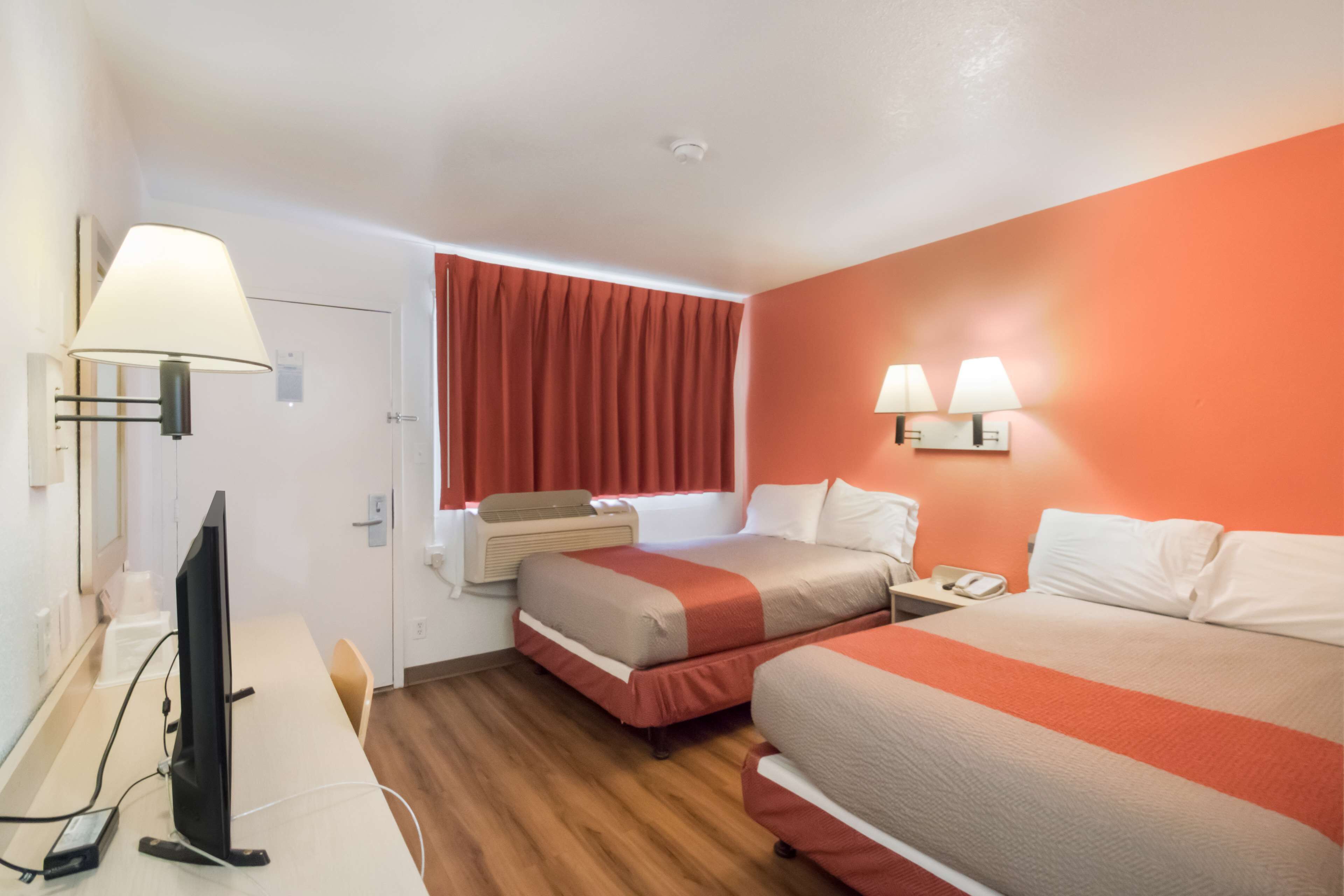 Wifi gratis y ropa de cama