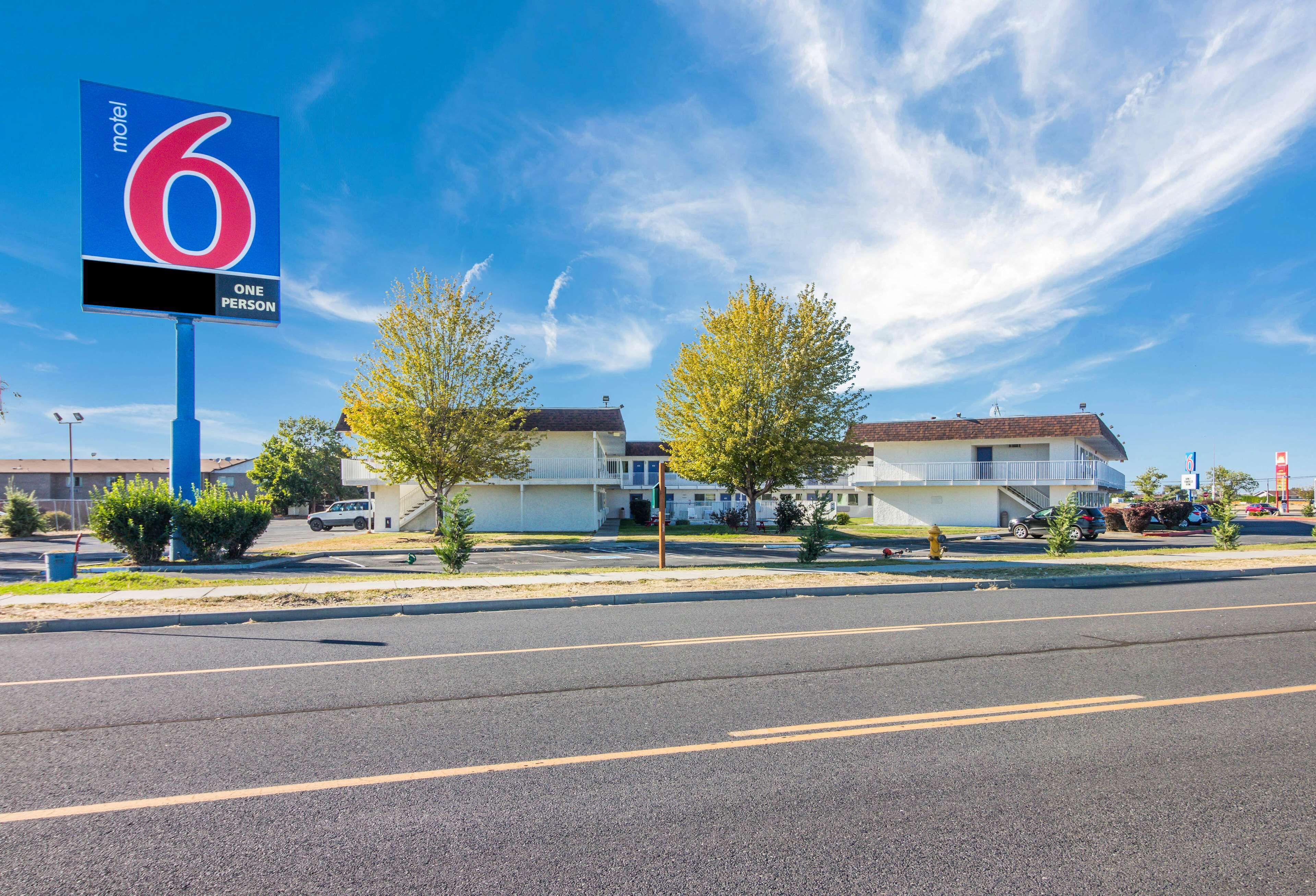 A motel with a large sign indicating it accommodates one person.