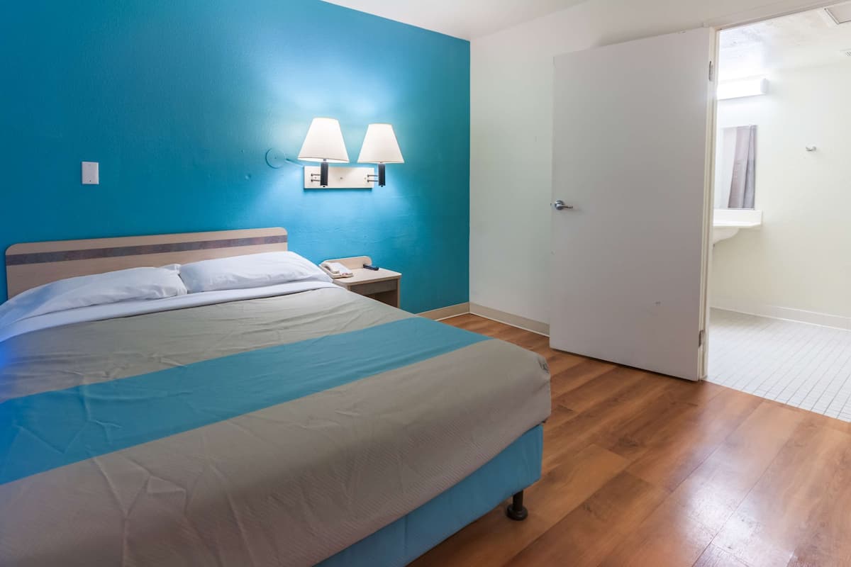 Työpöytä, ilmainen Wi-Fi, vuodevaatteet