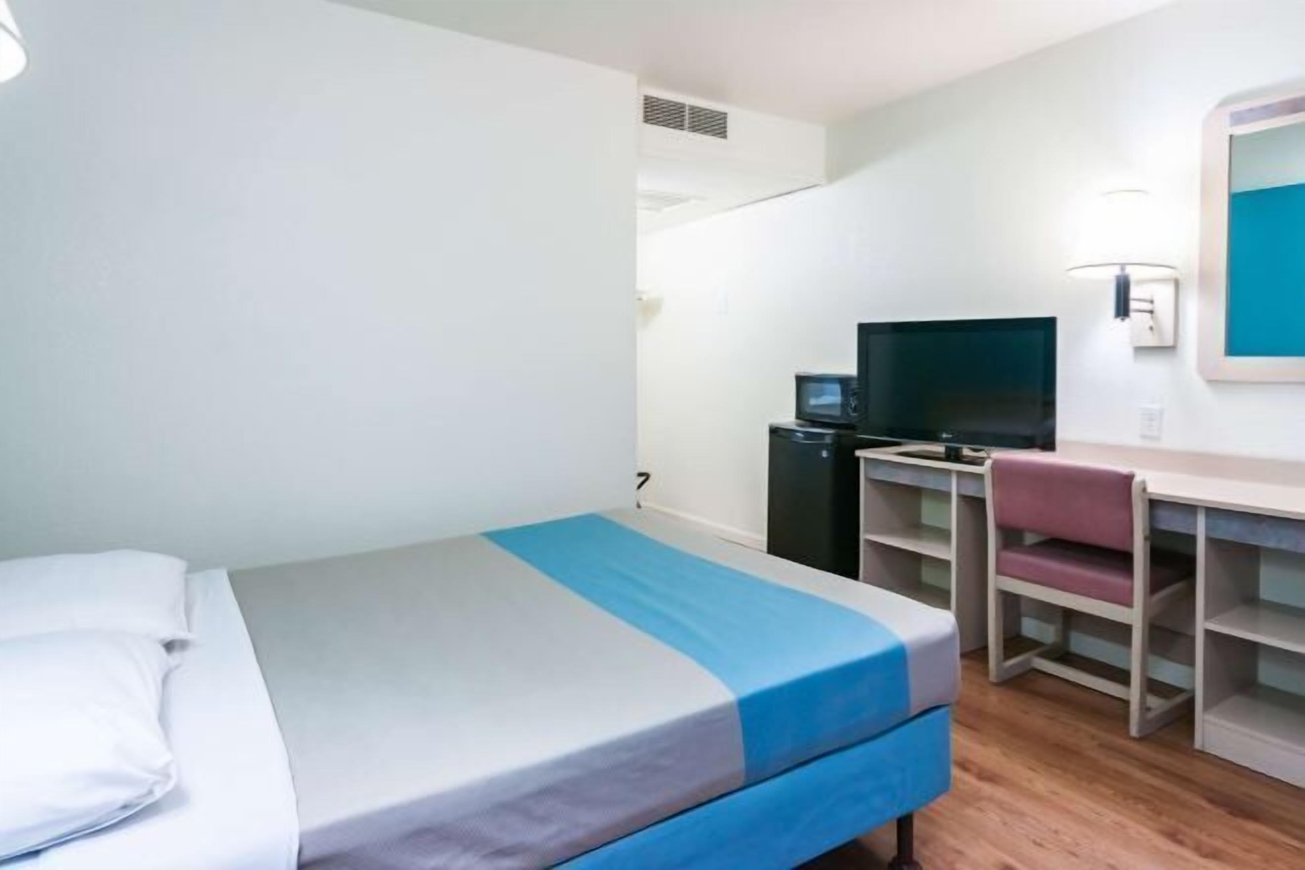 Desk, free WiFi, bed sheets