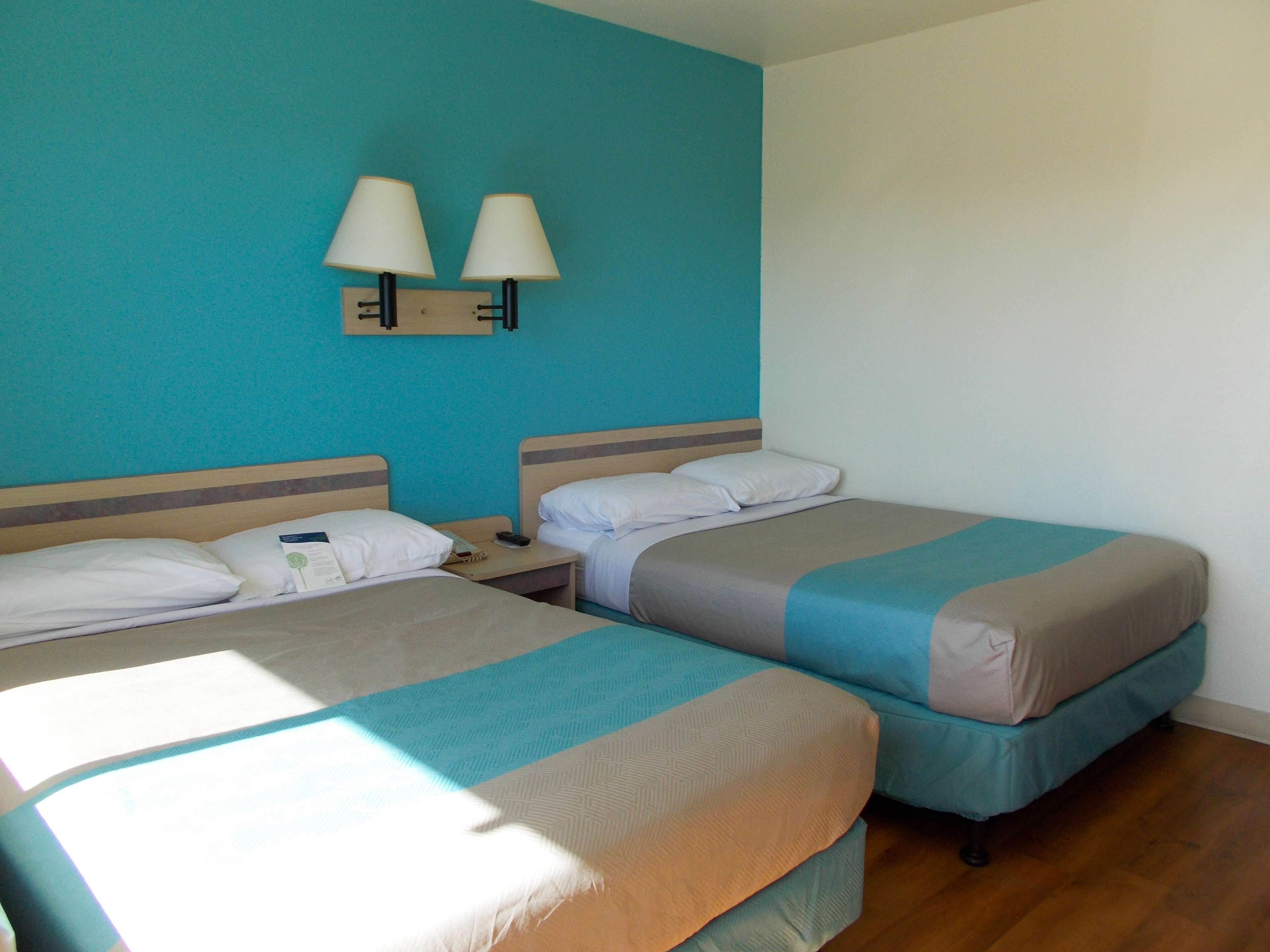 Työpöytä, ilmainen Wi-Fi, vuodevaatteet