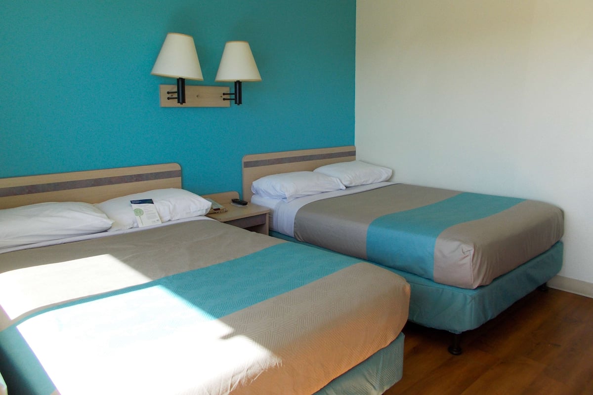 Työpöytä, ilmainen Wi-Fi, vuodevaatteet