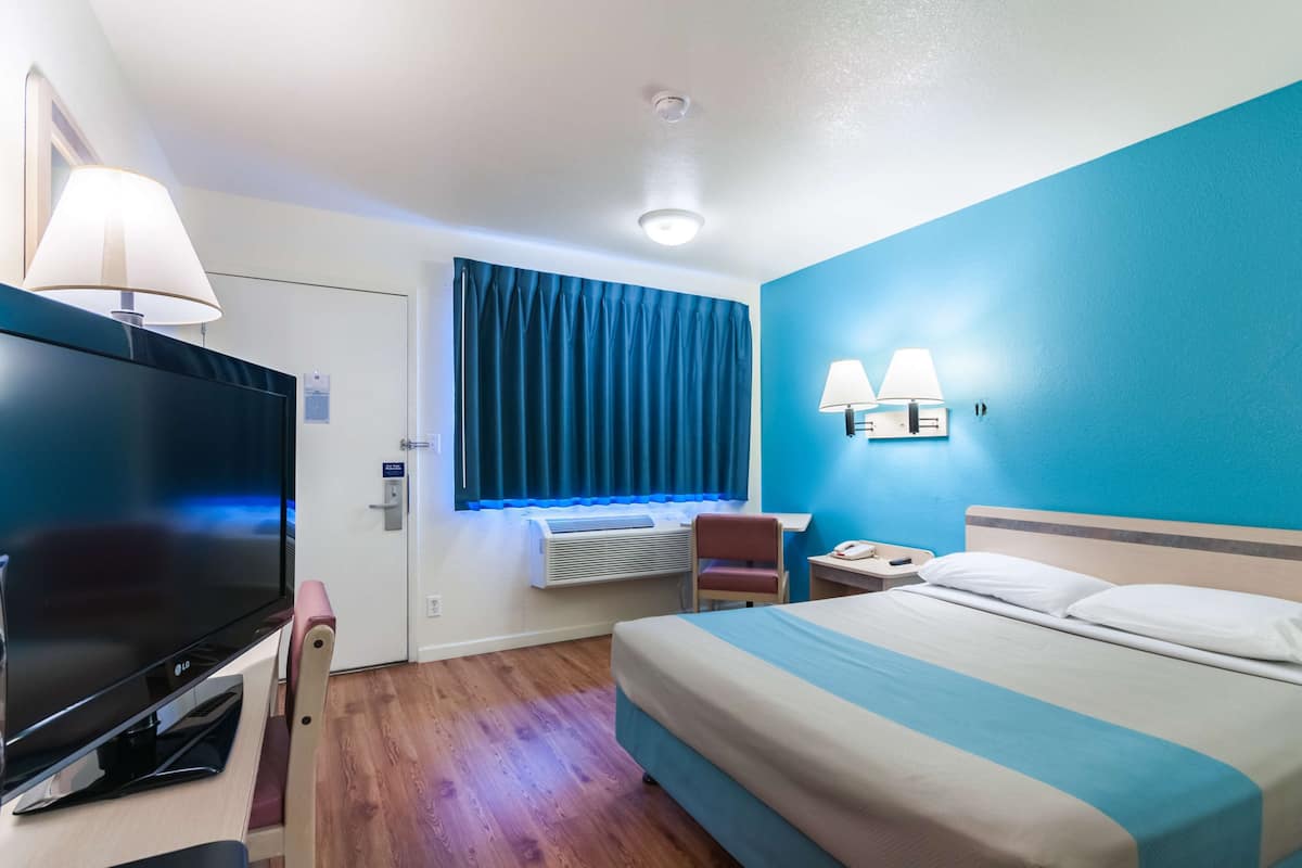 Työpöytä, ilmainen Wi-Fi, vuodevaatteet