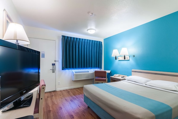 Desk, free WiFi, bed sheets