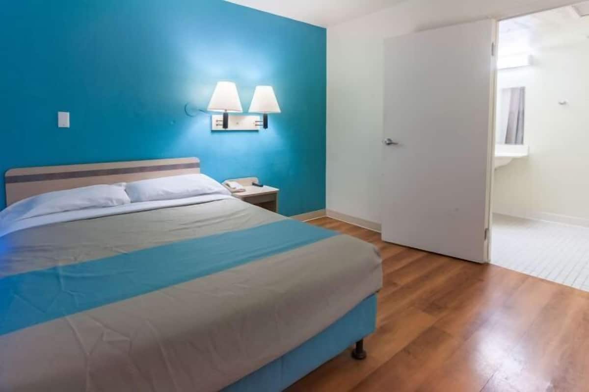 Desk, free WiFi, bed sheets