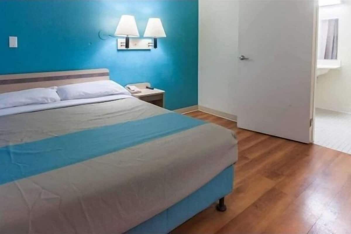 Desk, free WiFi, bed sheets