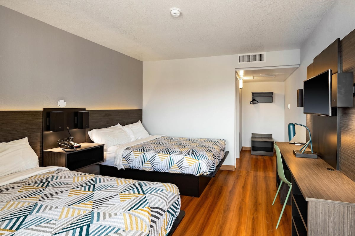 Standard Room, 2 Double Beds, Non Smoking | Free WiFi, bed sheets