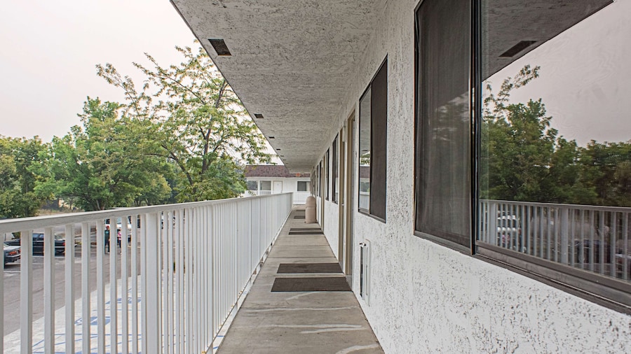 Motel 6 Kalispell, MT