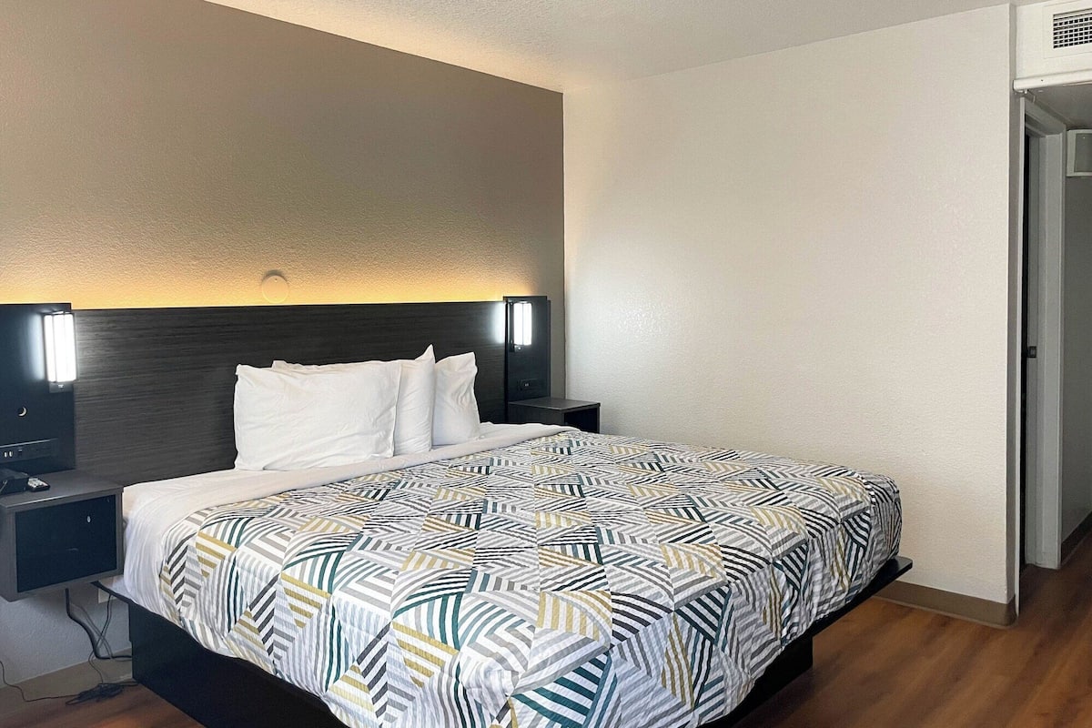 Free WiFi, bed sheets, wheelchair access