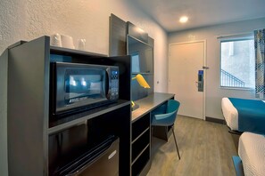 Deluxe Room, 2 Double Beds, Non Smoking, Refrigerator & Microwave | Mini-refrigerator