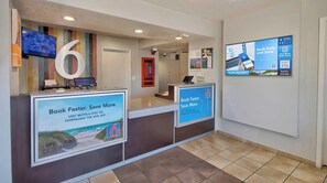 Reception - Motel 6 Palmdale, CA (Palmdale)