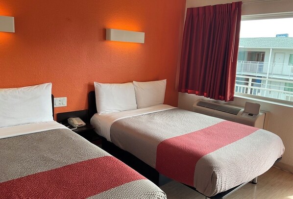 Free WiFi, bed sheets - Motel 6 Fort Collins, CO (Fort Collins)