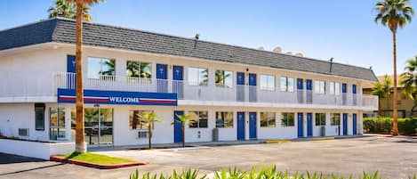 Vista frontal de la propiedad