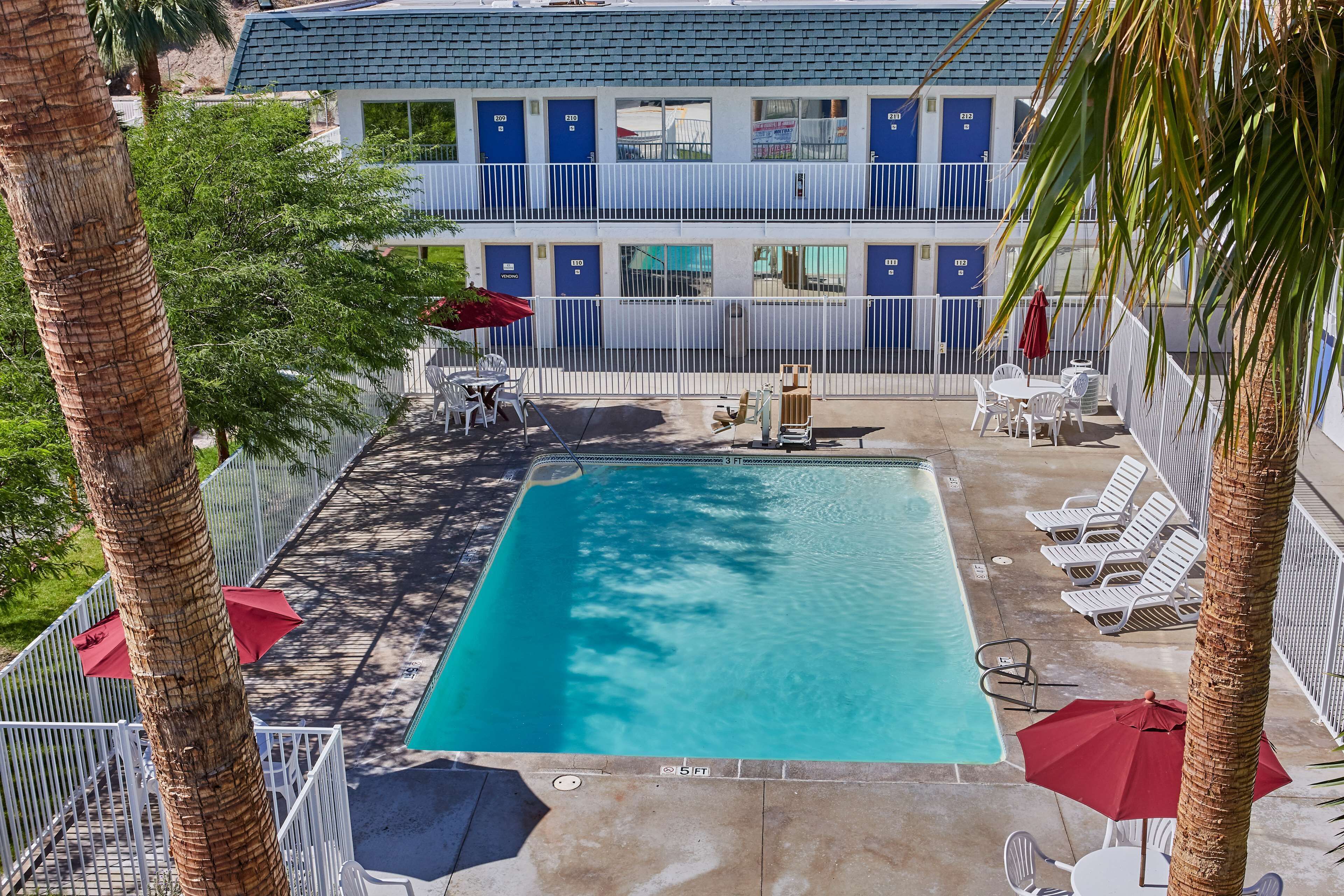 حمّام سباحة خارجي