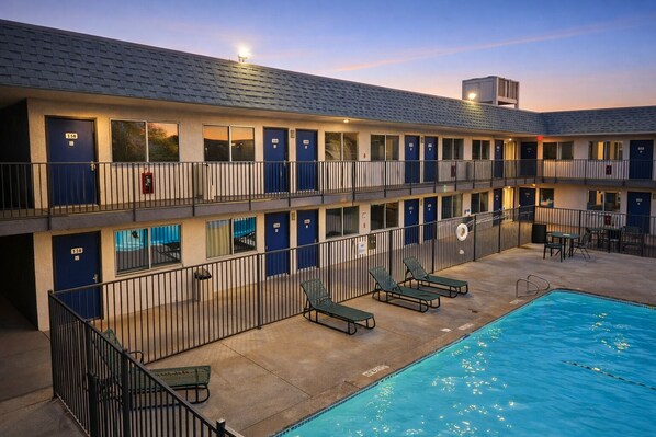 Rooftop terrace - Motel 6 Blythe, CA (Blythe)