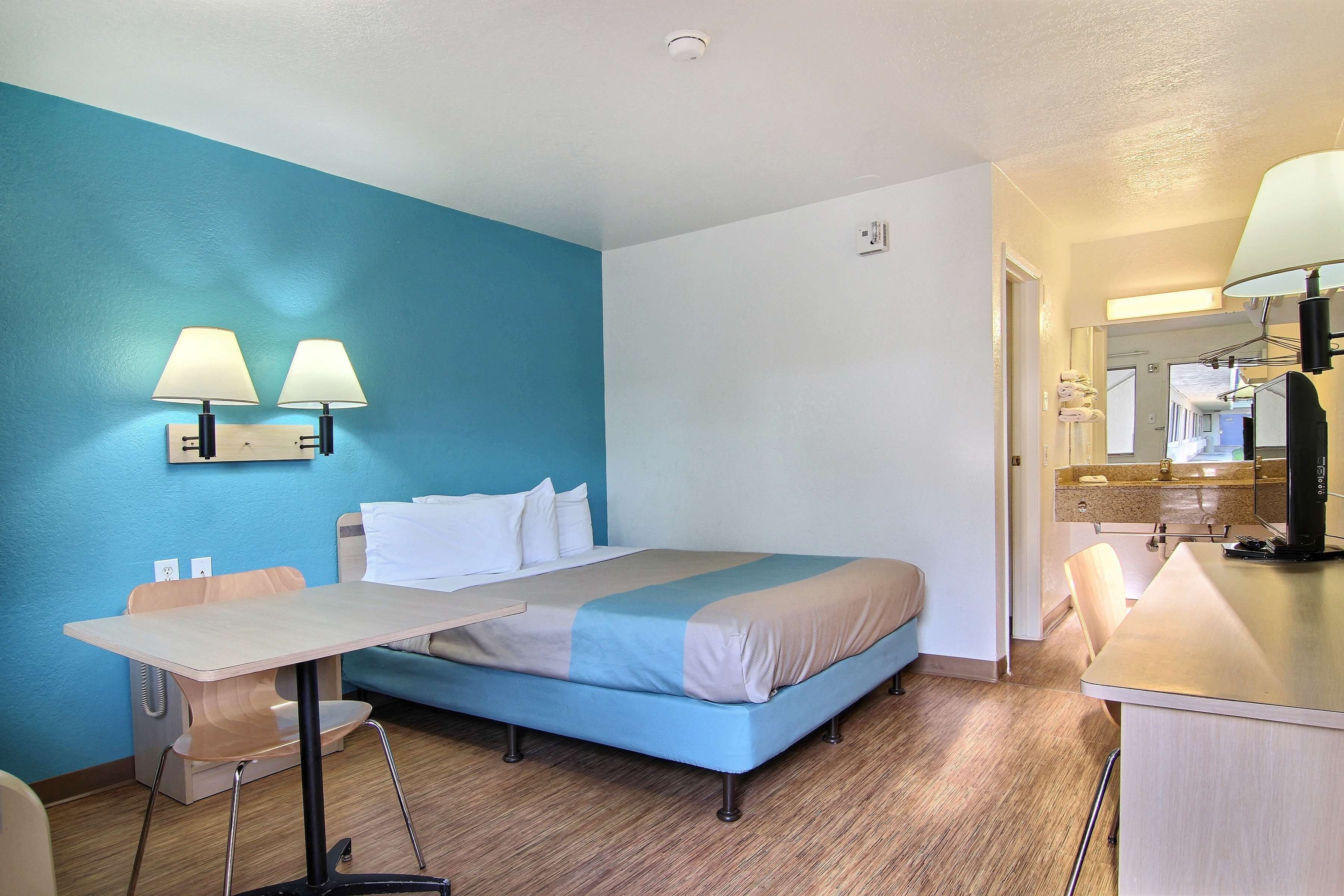 Wifi gratis y ropa de cama 