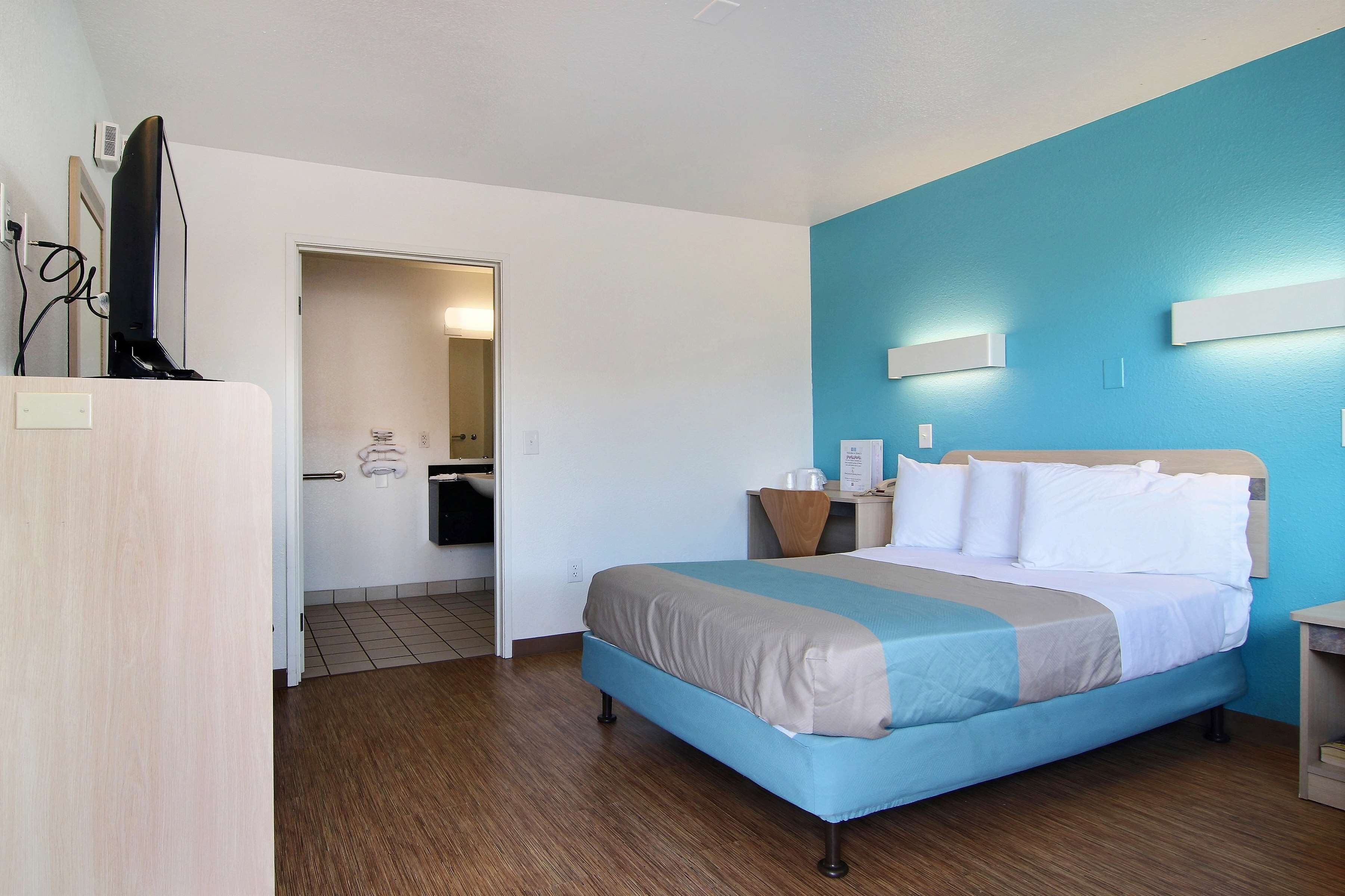 Free WiFi, bed sheets