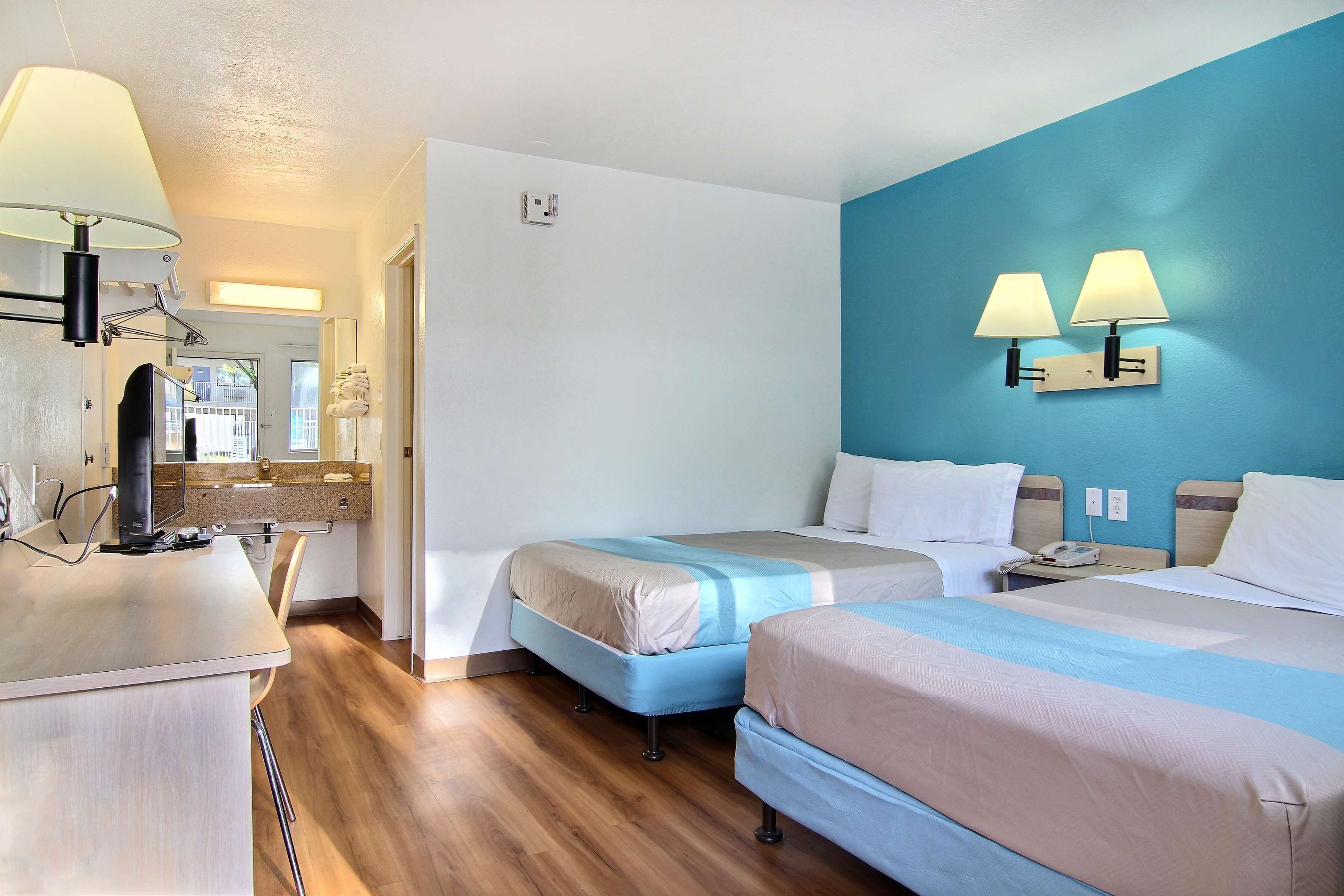 Wifi gratis y ropa de cama 