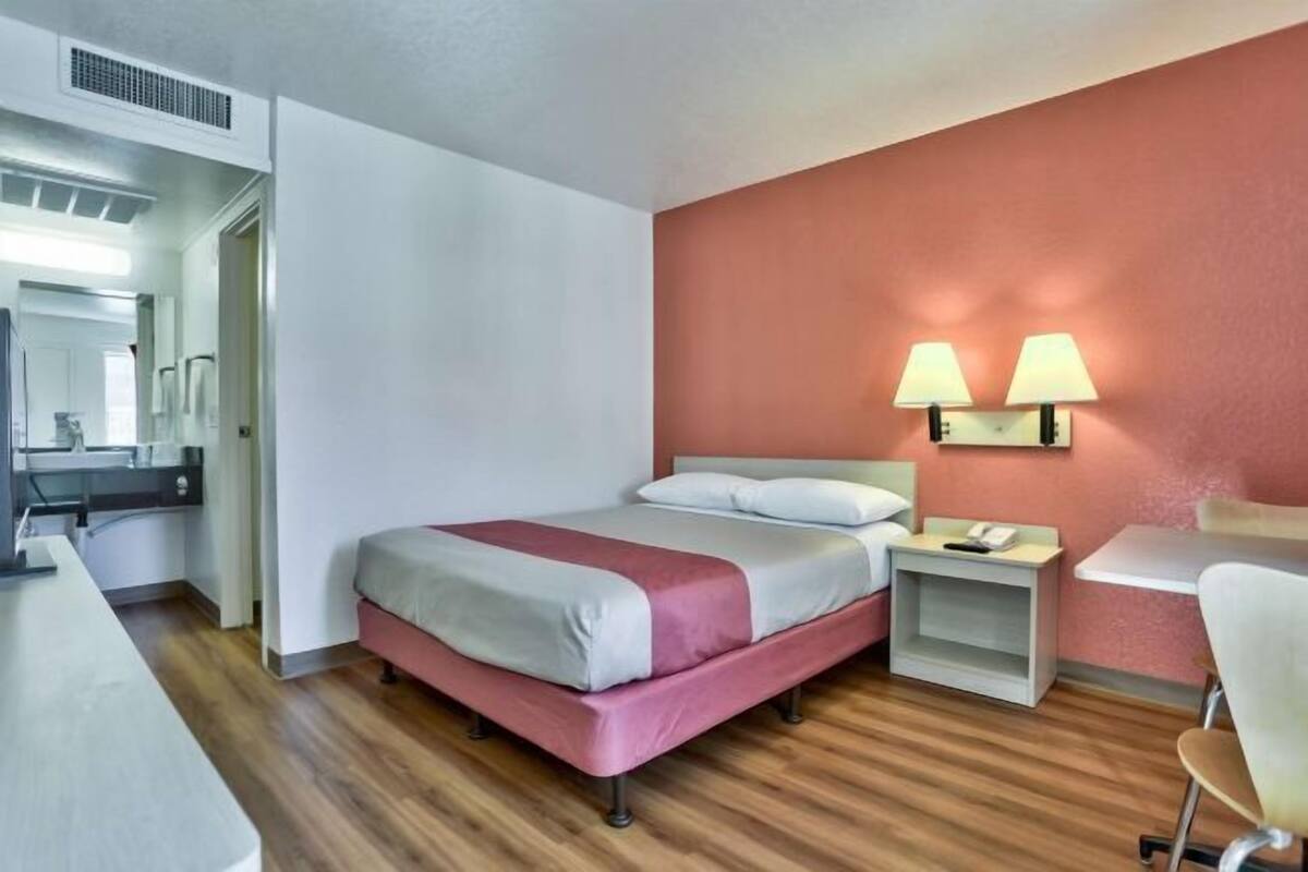 Desk, laptop workspace, WiFi (free), bed sheets