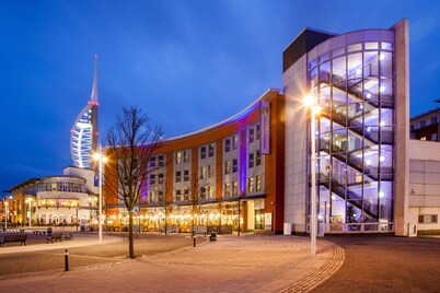 Holiday Inn Express Portsmouth - Gunwharf Quays by IHG