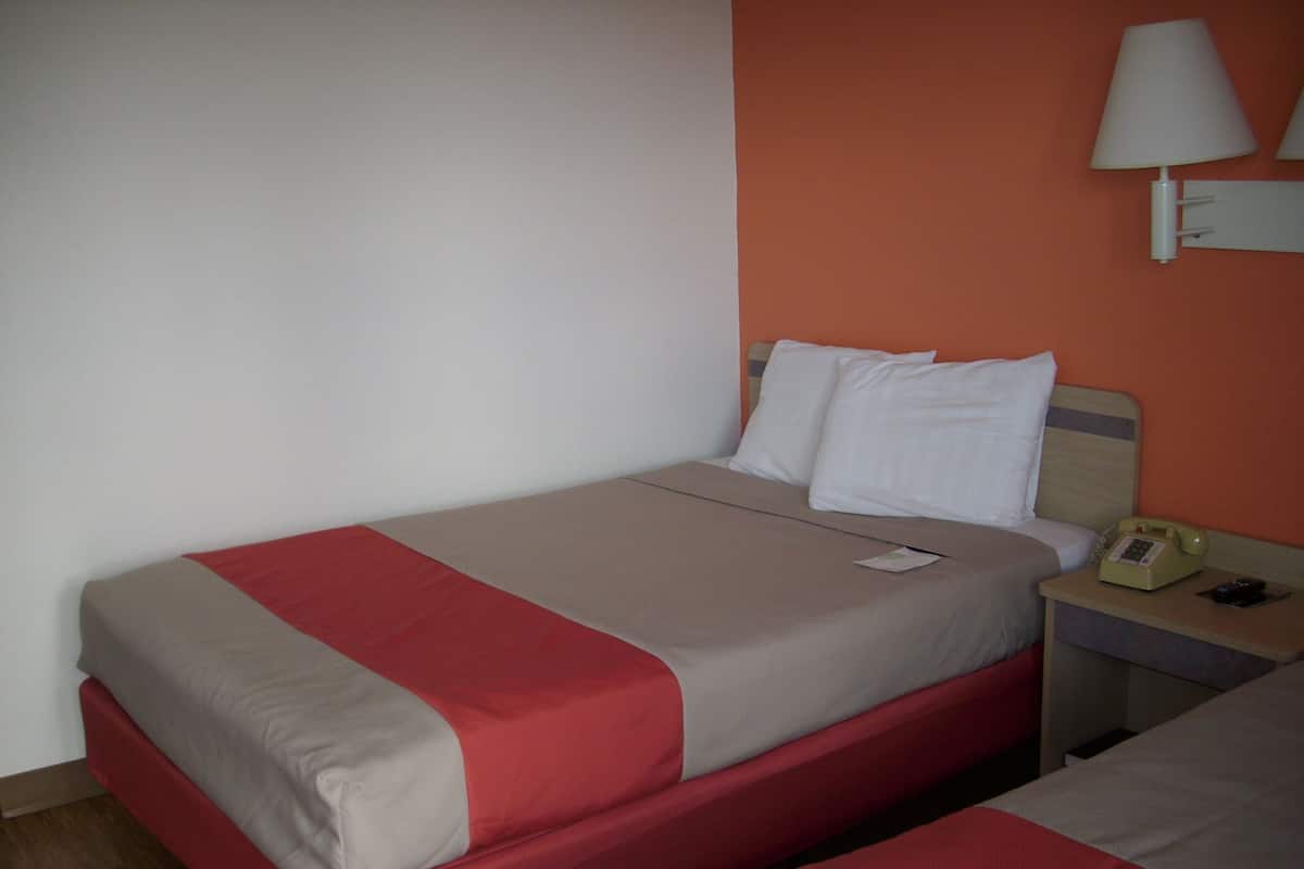 Free WiFi, bed sheets