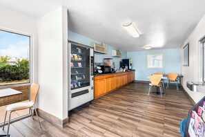 Free daily continental breakfast 