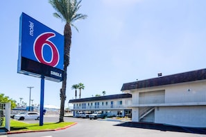 Exterior - Motel 6 Indio, CA - Palm Springs (Indio)