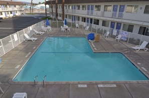 Outdoor pool - Motel 6 Indio, CA - Palm Springs (Indio)