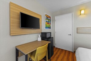 Desk, free WiFi, bed sheets, alarm clocks - Park Inn by Radisson, Wells (Wells)
