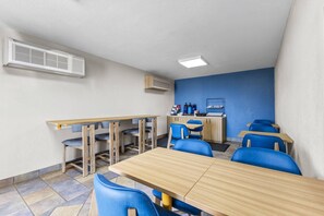 Breakfast area - Park Inn by Radisson, Wells (Wells)