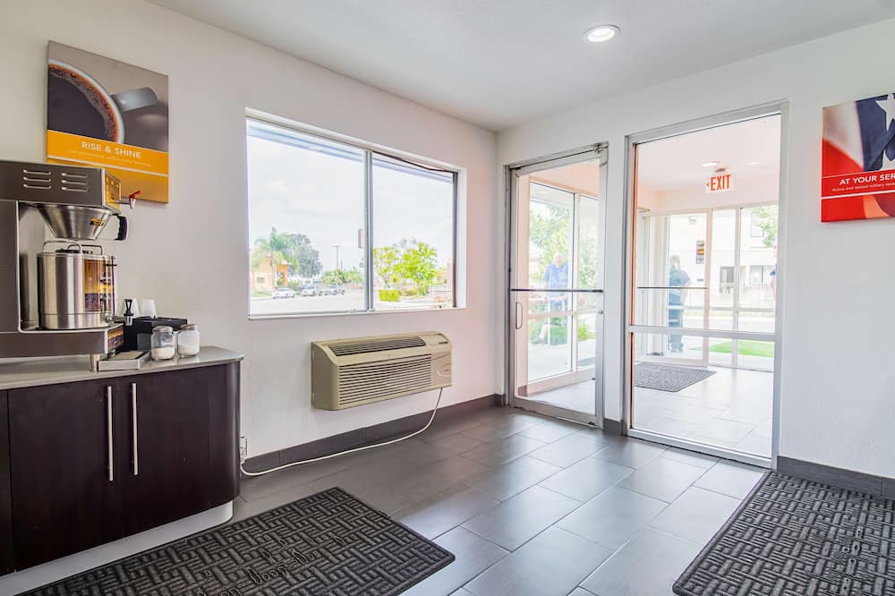 Motel 6 Bakersfield, CA - Airport