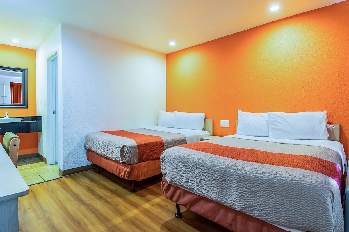 Free WiFi, bed sheets