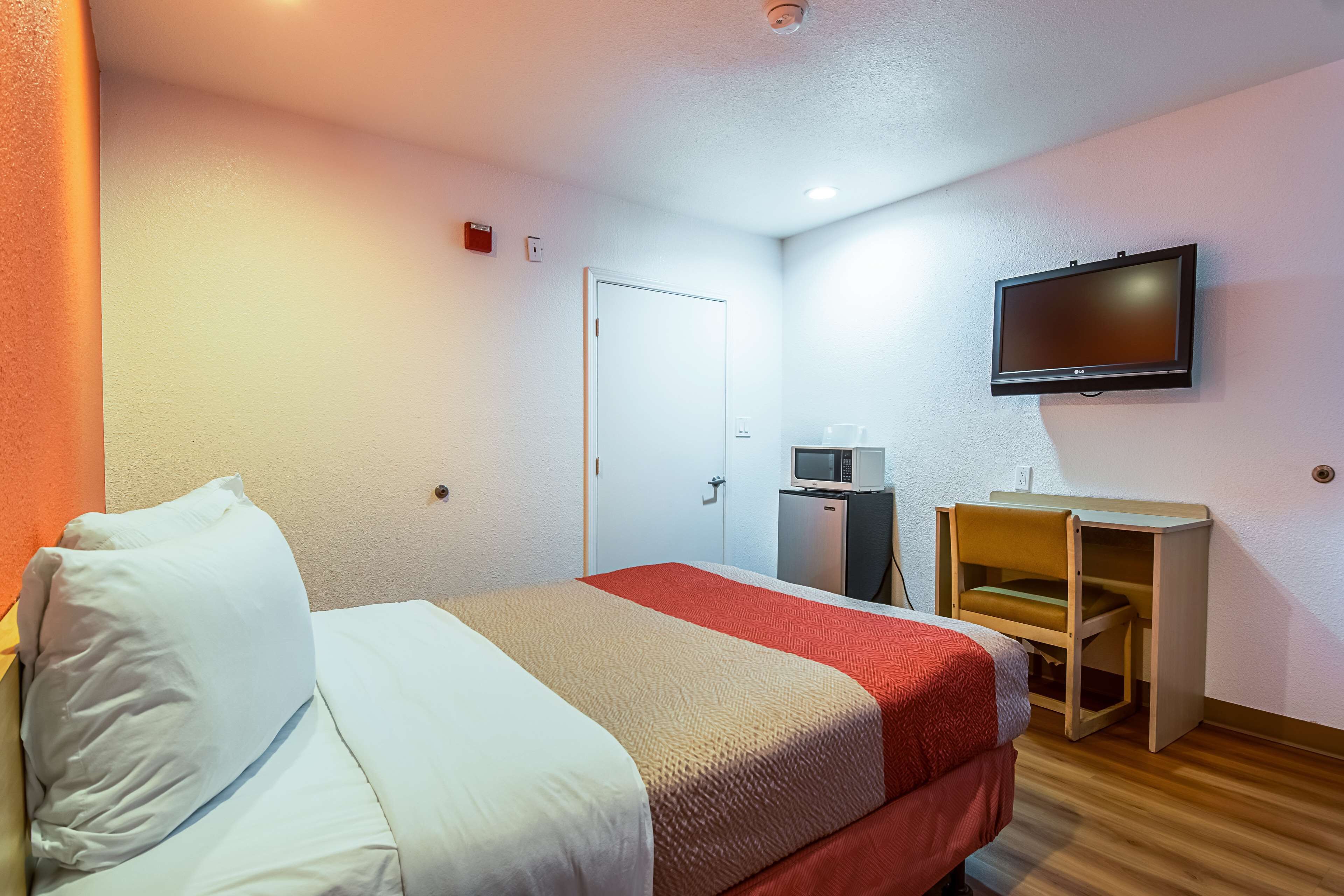 Photo - Motel 6-Bakersfield, CA - Airport