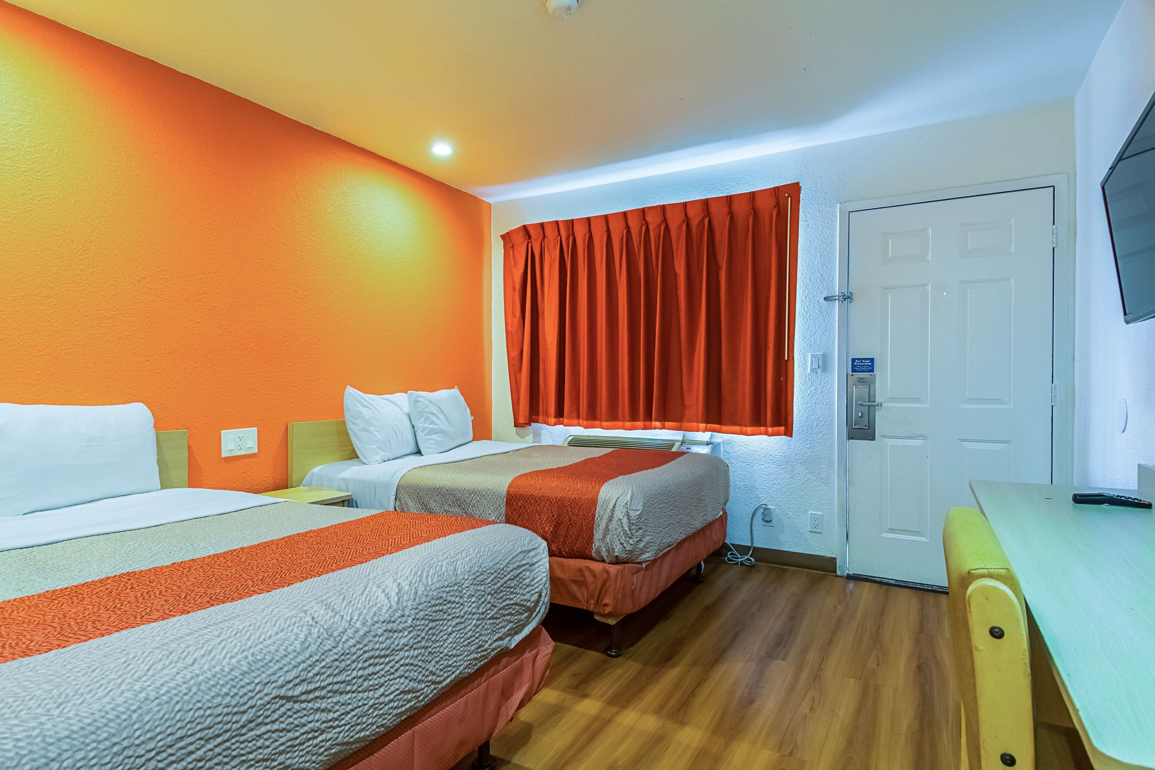 Photo - Motel 6-Bakersfield, CA - Airport